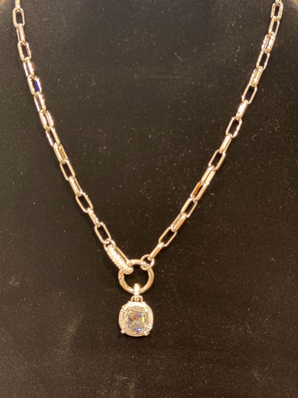 Bomb Party NWOT! Gold Crystal Toggle Pendant Necklace - Picture 7 of 9